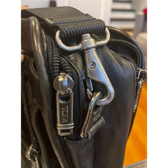 Vintage Tumi Leather Briefcase 96130D4 Messenger Bag 90s Executive Career Wear - Picture 11 of 16